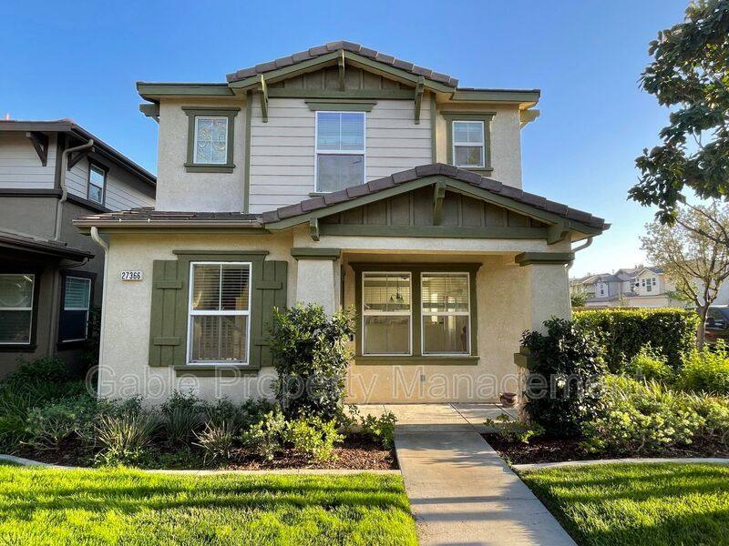 Townhouse for rent at 27366 Dearborn Dr, Valencia, CA 91354