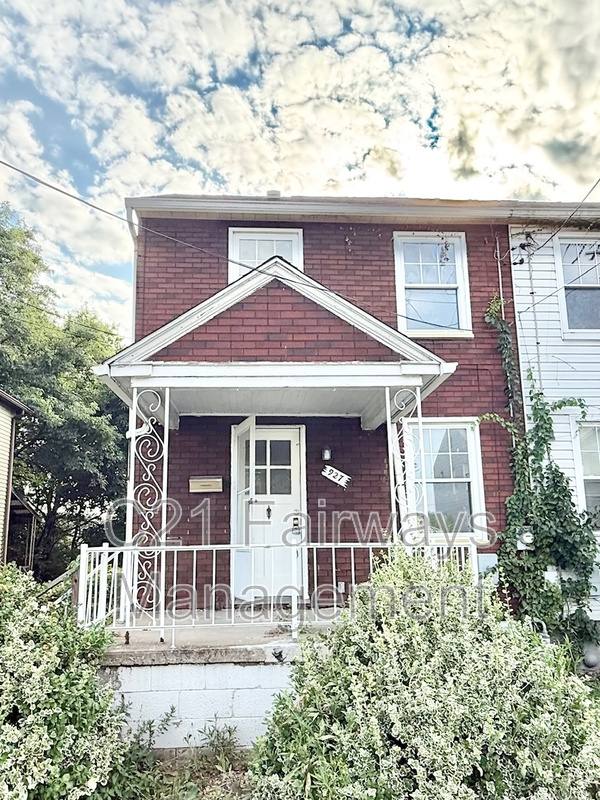 House for rent at 927 Vankirk #1, Clairton, PA 15025