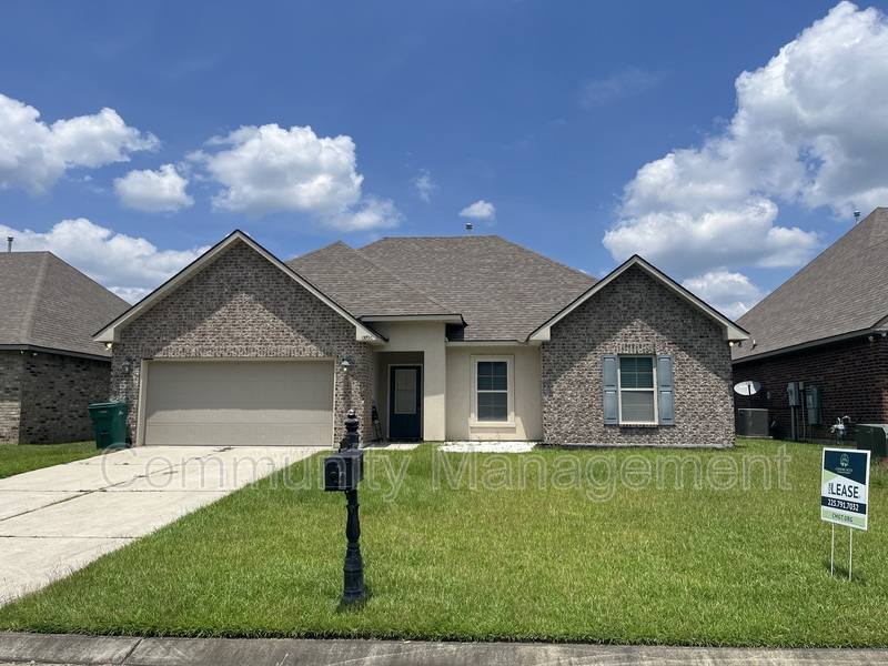 House for rent at 13790 Fig Dr, Denham Springs, LA 70726