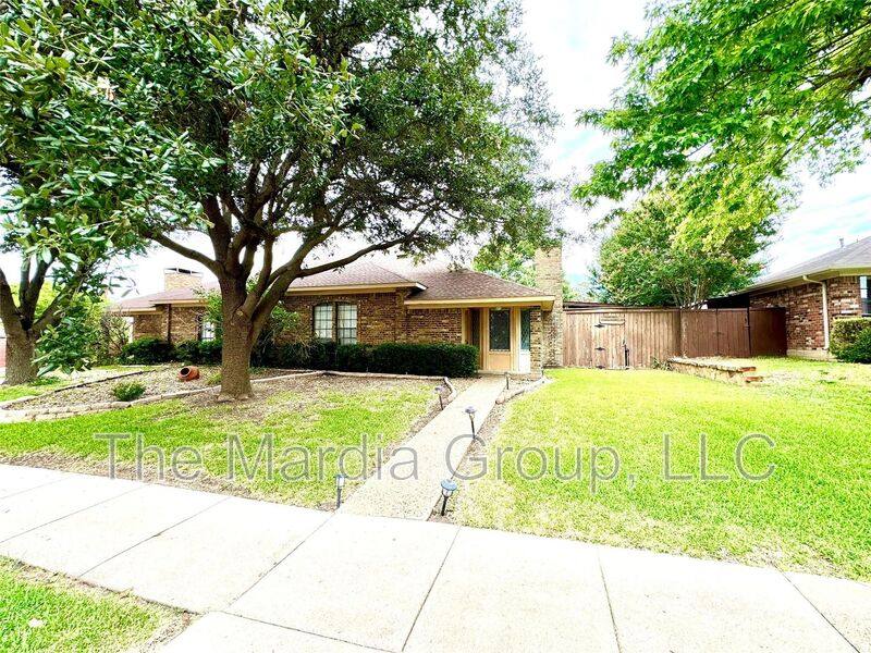 House for rent at 1205 University Dr, Plano, TX 75075