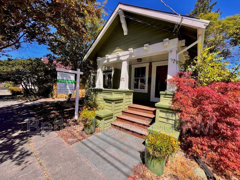 House for rent at 641 Pine St, Santa Rosa, CA 95404