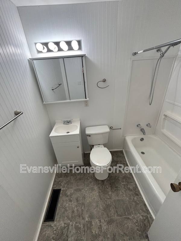 Apartment for rent at 412 W Buena Vista Rd, Evansville, IN 47710