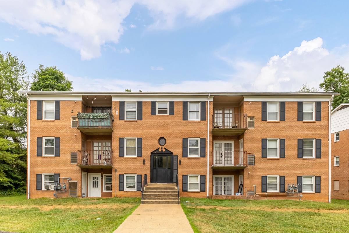 Apartment for rent at 394-404 Jackson St, Warrenton, VA 20186