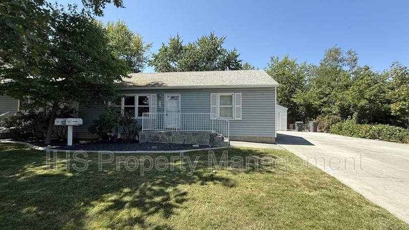 Apartment for rent at 319 Barth Ave, Richland, WA 99352
