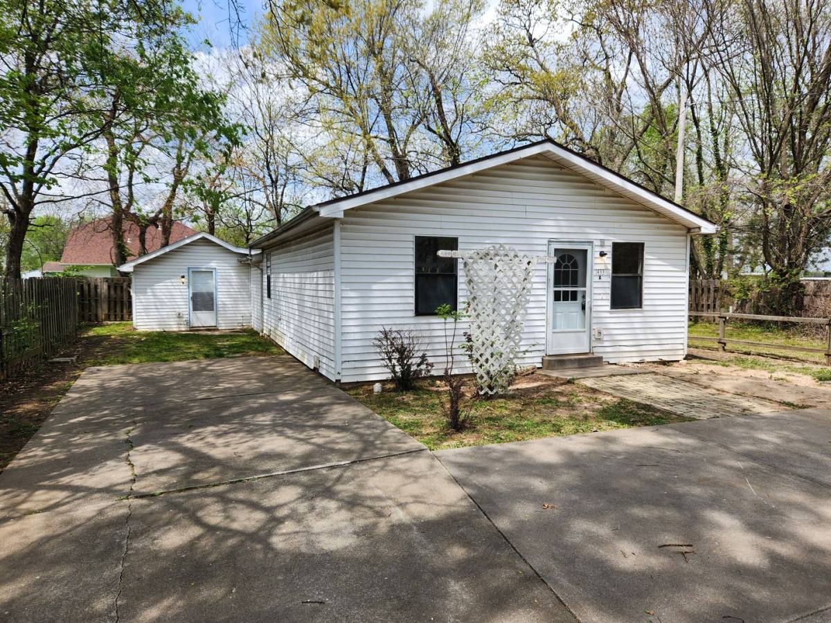 House for rent at 1433 N Brown Ave, Springfield, MO 65802