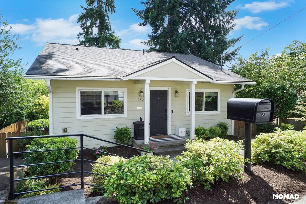 House for rent at 1750 SW Moss St, Portland, OR 97219