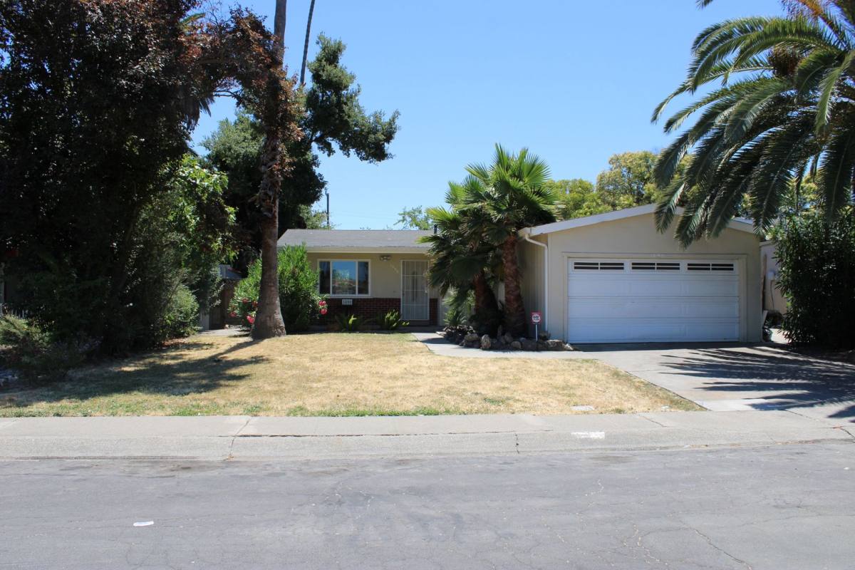 House for rent at 1890 Johnson Dr, Concord, CA 94520