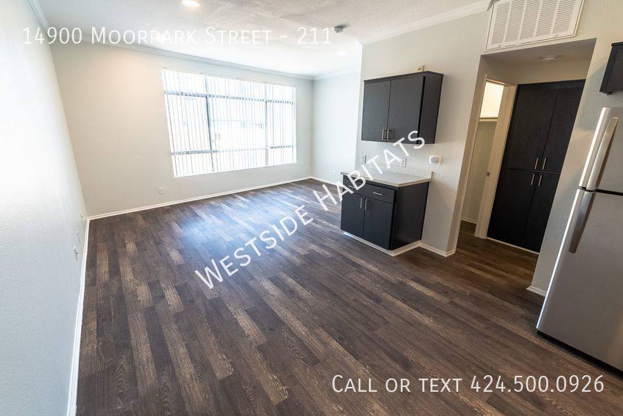 Apartment for rent at 14900 Moorpark St #211, Sherman Oaks, CA 91403