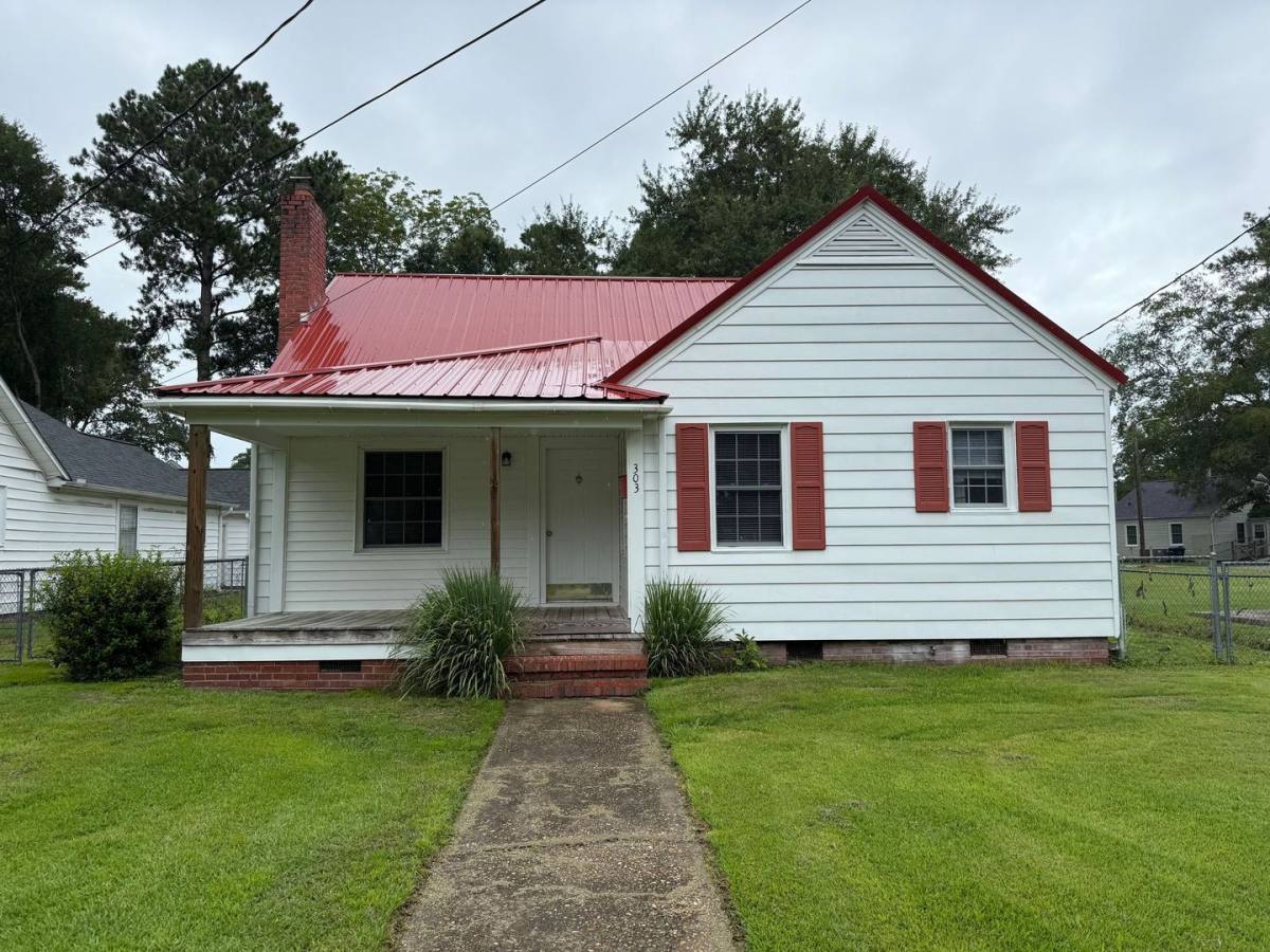 House for rent at 303 Warn St, Jacksonville, NC 28540