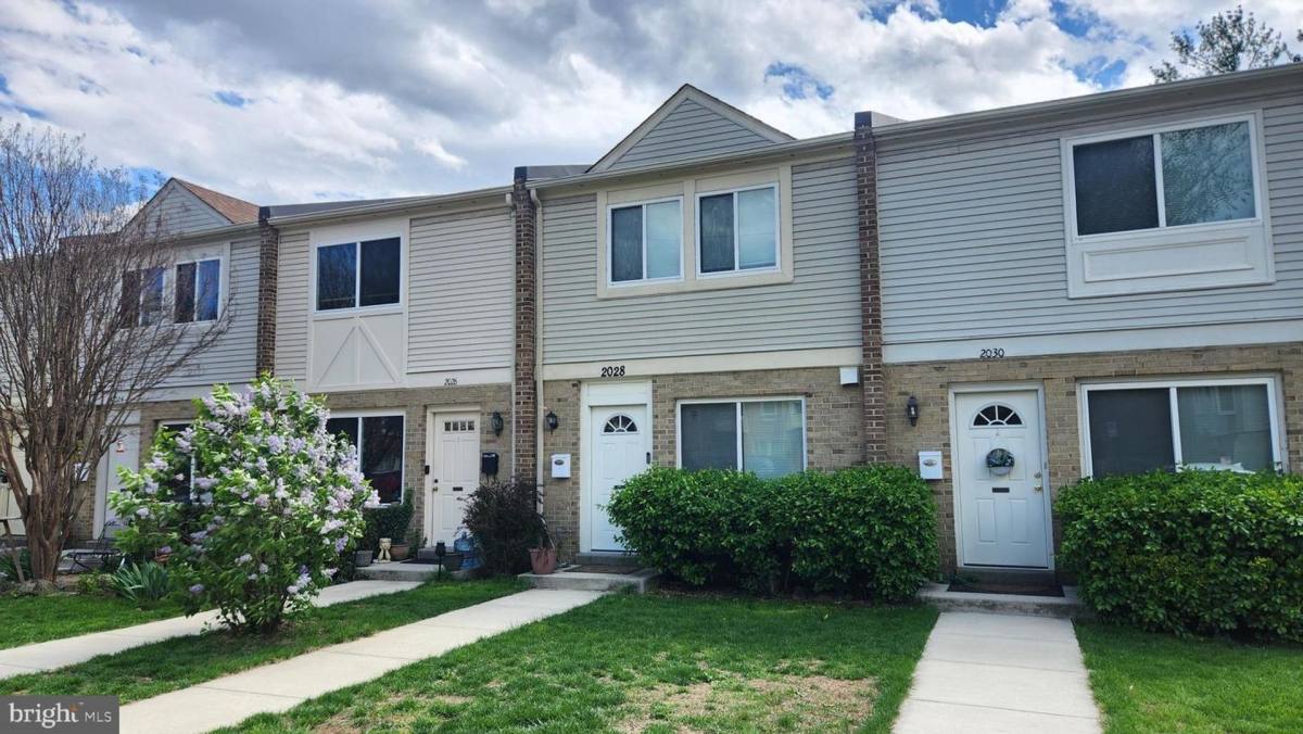 Townhouse for rent at 2028 S 6th St, Arlington, VA 22204