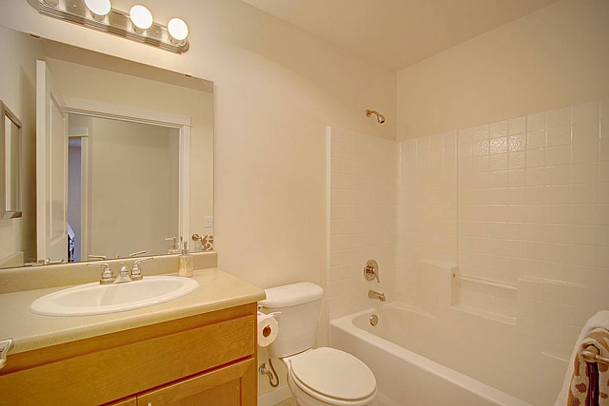 Apartment for rent at 3602 N Narrows Dr, Tacoma, WA 98407