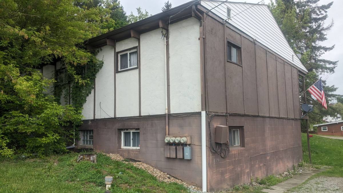 Apartment for rent at 105 Hilltop Dr, Apollo, PA 15613