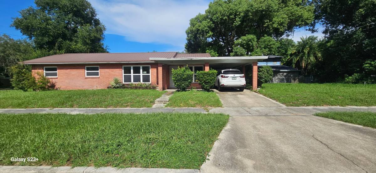 House for rent at 112 N Oakland St, Leesburg, FL 34748