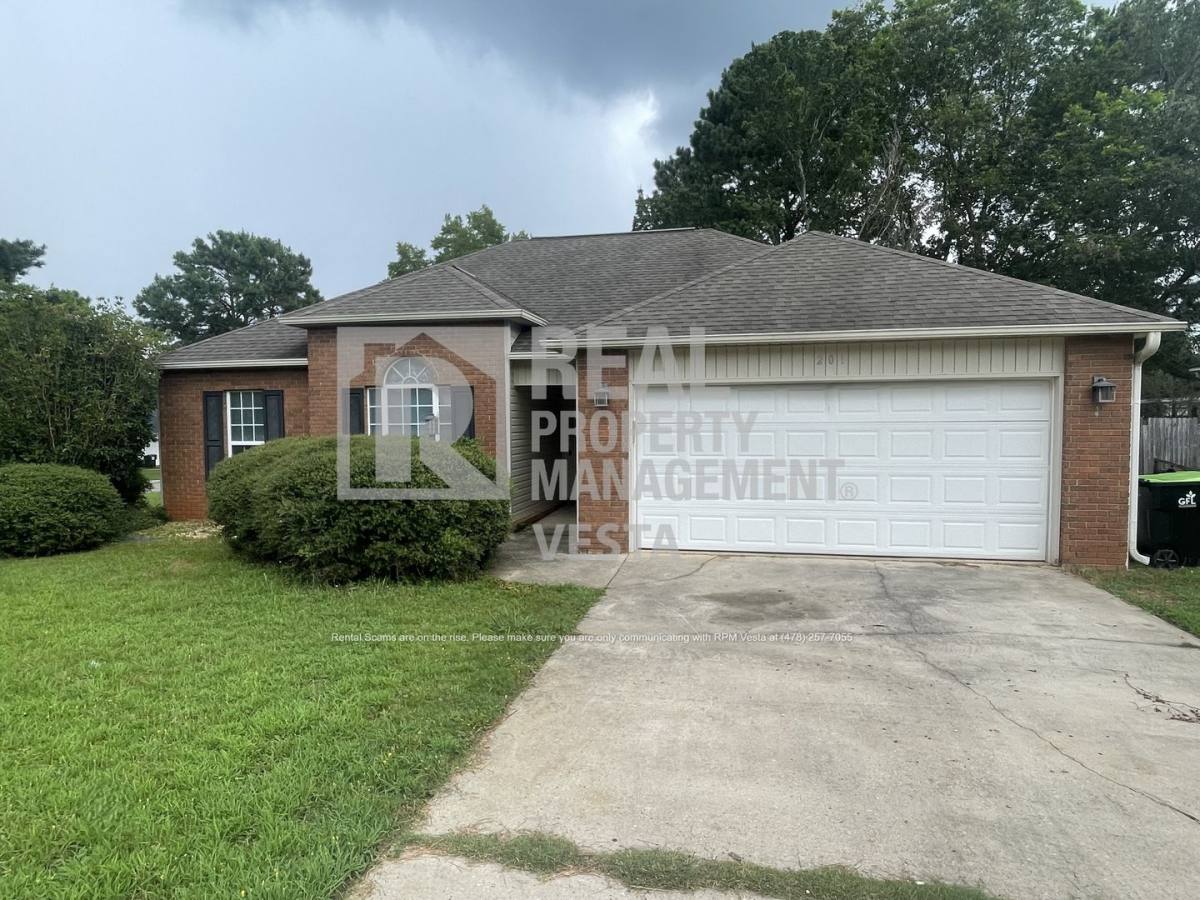 House for rent at 201 Saint Brendands Dr, Bonaire, GA 31005