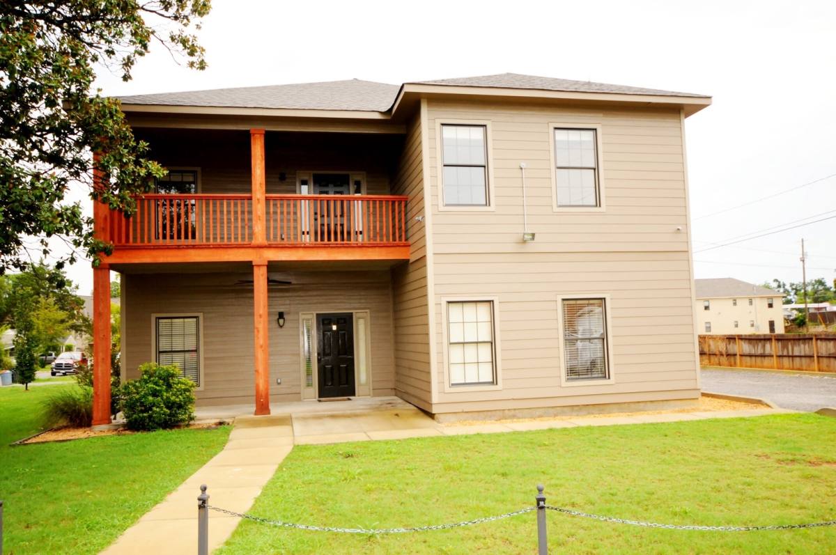 Apartment for rent at 497 Wesley Place A-B, Tuscaloosa, AL 35401