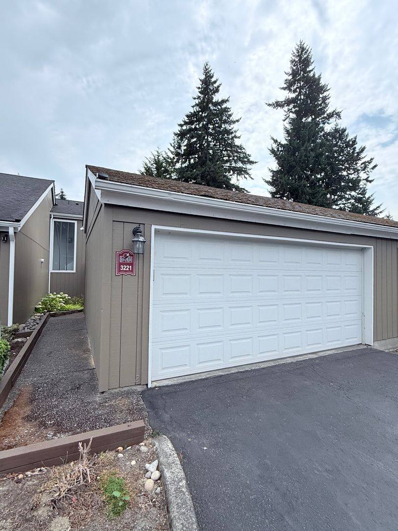 Townhouse for rent at 3221 SW 319th Place #21, Federal Way, WA 98023