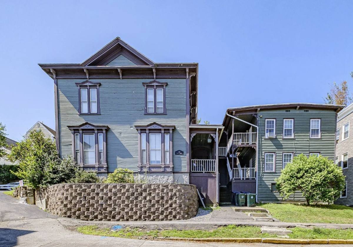 Apartment for rent at 20 Chapel St, Biddeford, ME 04005