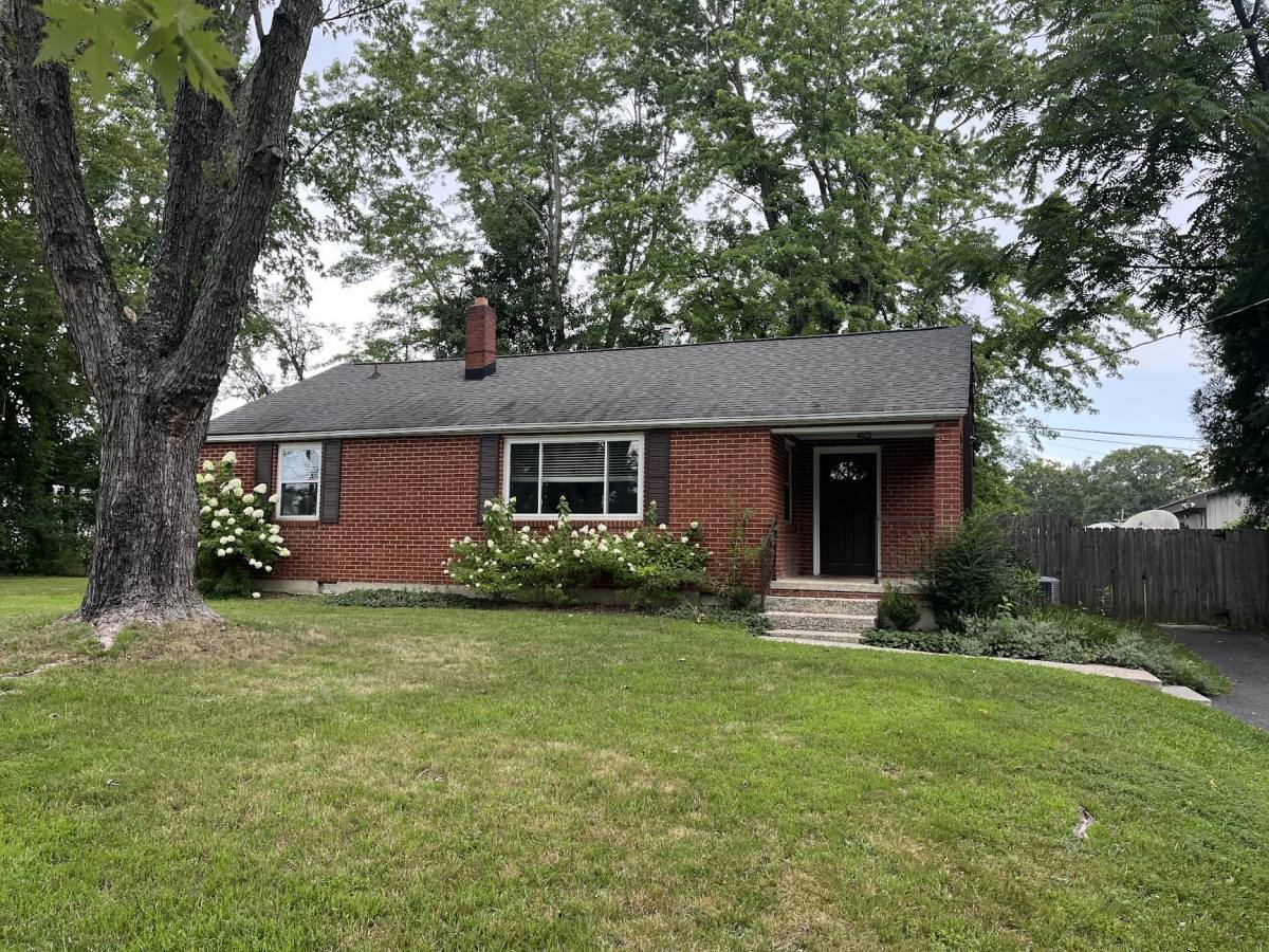 House for rent at 304 Hillview Blvd, Hendersonville, NC 28792