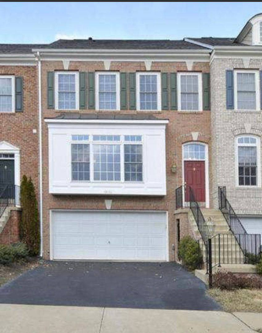 Townhouse for rent at 43660 Lees Mill Square, Leesburg, VA 20176
