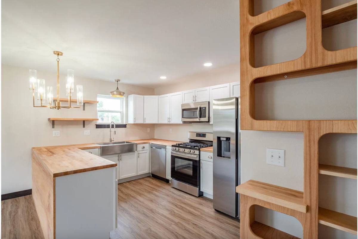 Townhouse for rent at 526 7th Ave SW, Cedar Rapids, IA 52404