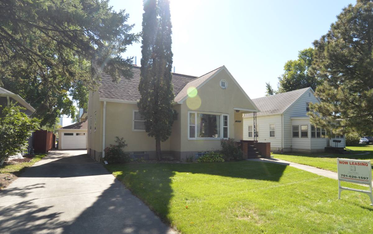 Apartment for rent at 2327 University Ave, Grand Forks, ND 58203