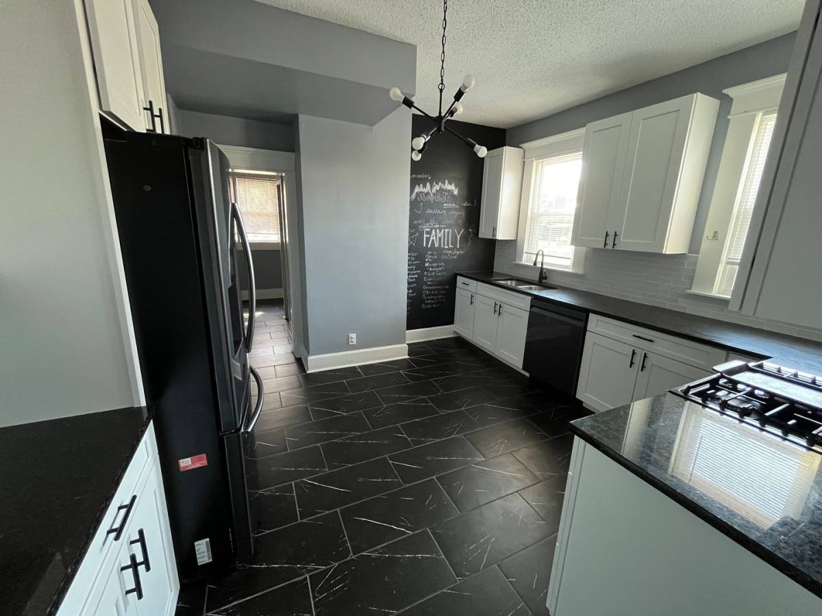 Apartment for rent at 1247-1249 E Long St, Columbus, OH 43203