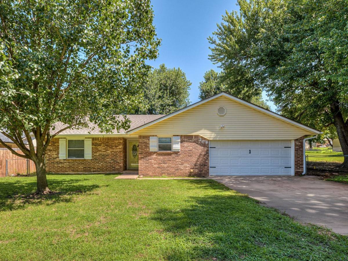 House for rent at 209 SW 6th St, Blanchard, OK 73010