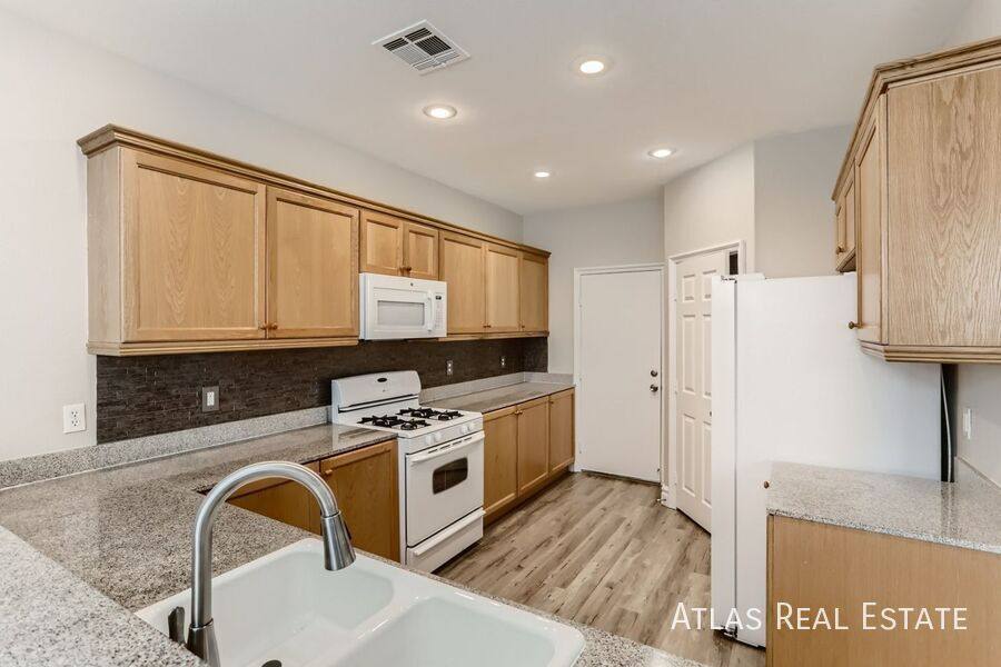 House for rent at 9698 Waukegan Ave, Las Vegas, NV 89148