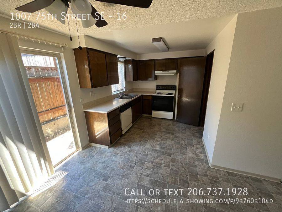 Townhouse for rent at 1007 75th St SE #16, Everett, WA 98203