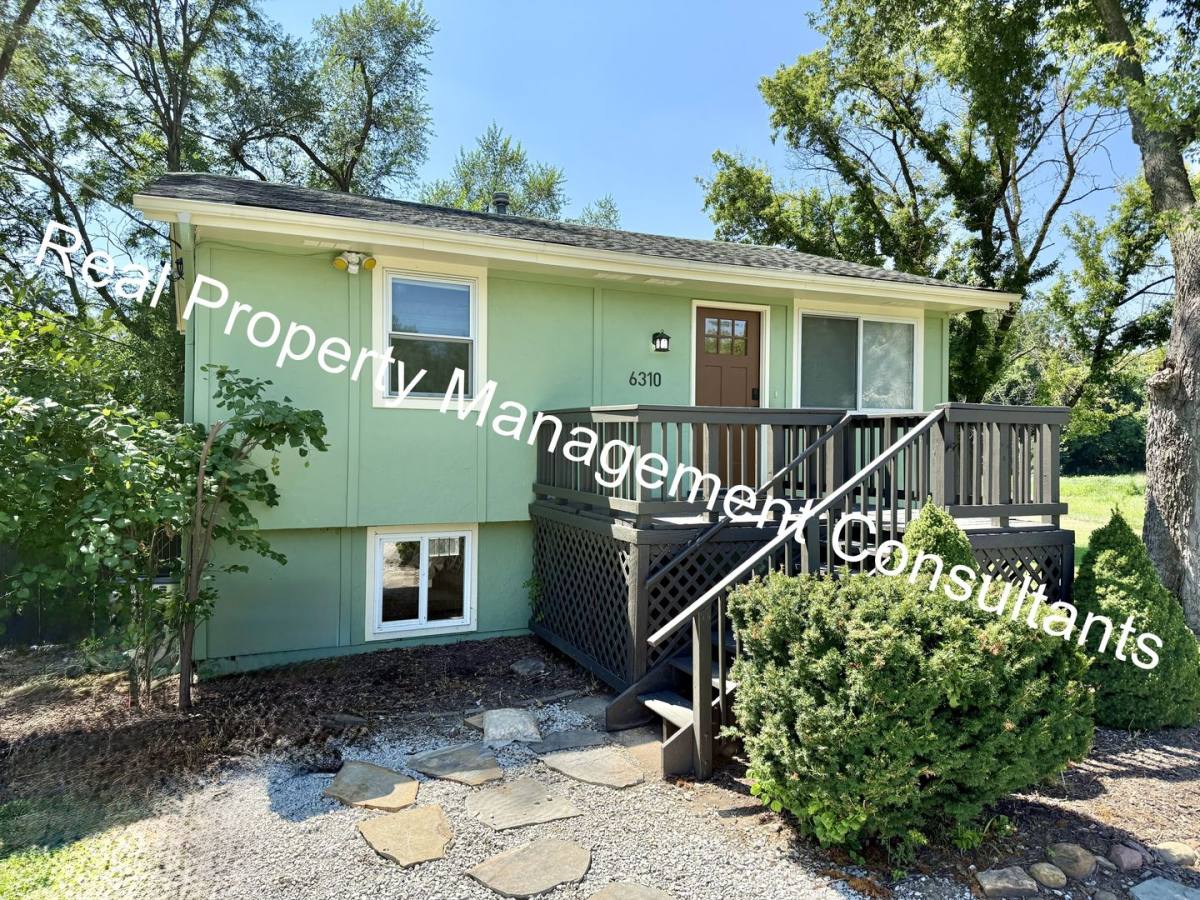 House for rent at 6310 NW Waukomis Dr, Kansas City, MO 64151