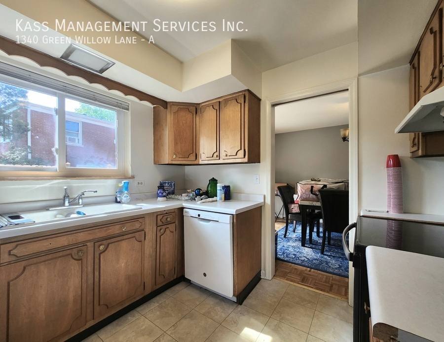 Apartment for rent at 1340 Green Willow Lane #A, Glenview, IL 60025