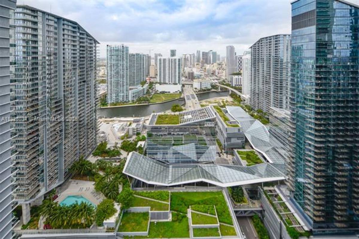 Apartment for rent at 45 SW 9th St, Miami, FL 33131