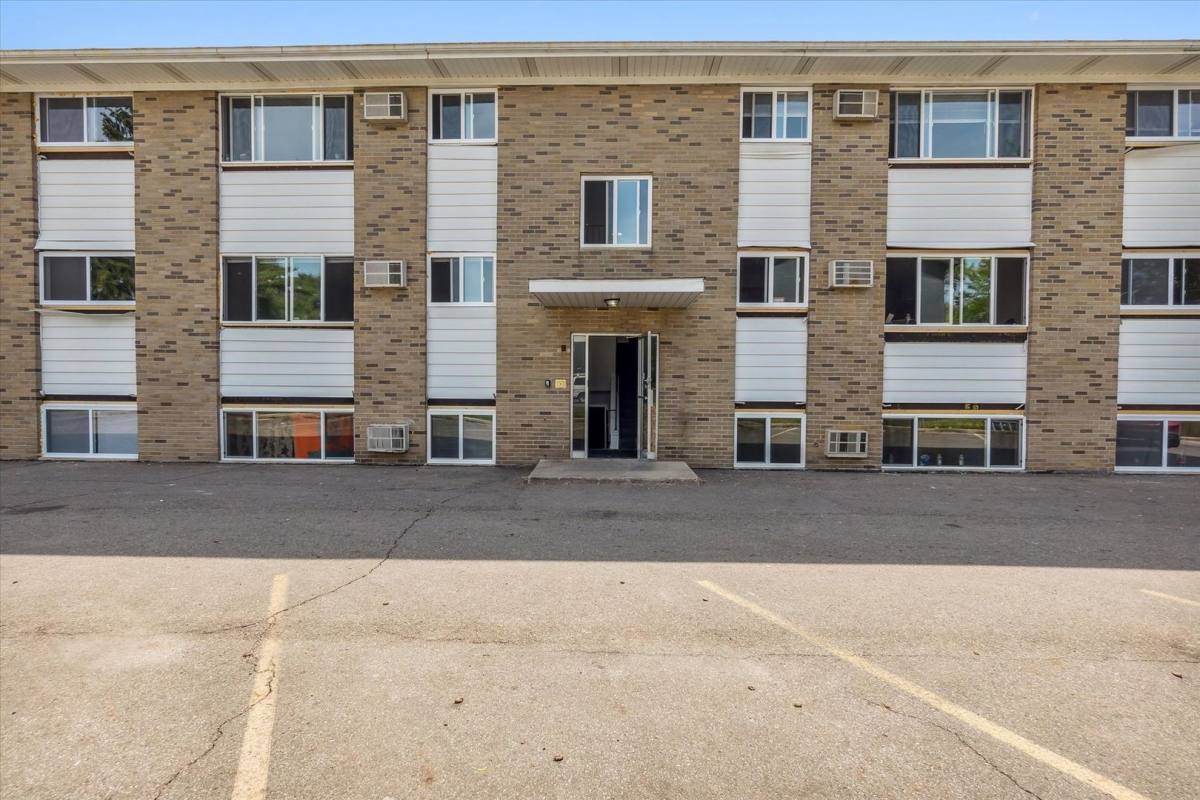 Apartment for rent at 4221 N Grand River Ave, Lansing, MI 48906