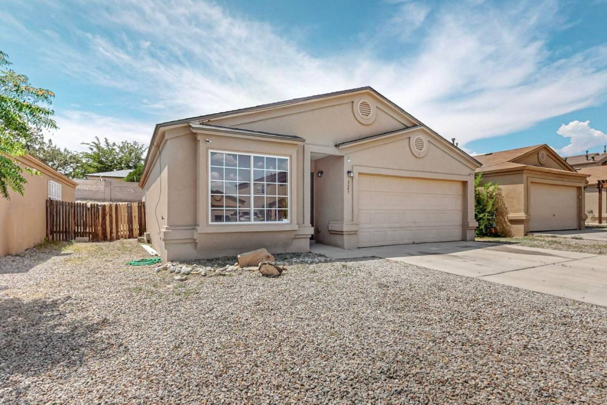 House for rent at 323 Lindsay Place SW, Albuquerque, NM 87121