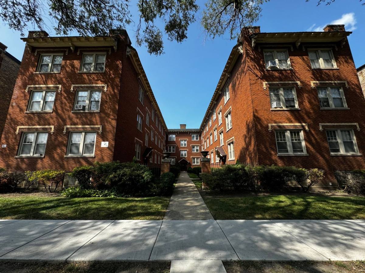 Apartment for rent at 4824-26 W Hutchinson, Chicago, IL 60641