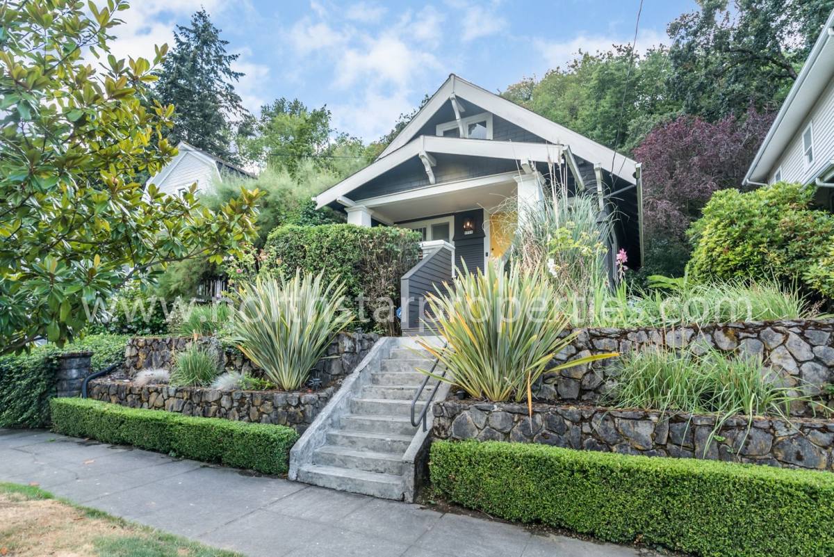 House for rent at 5711 S Corbett Ave, Portland, OR 97239