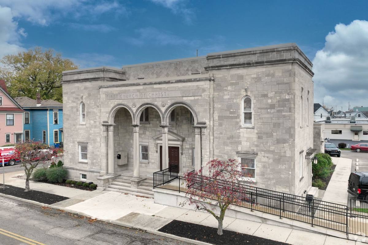 Apartment for rent at 326 W Charles St, Muncie, IN 47305