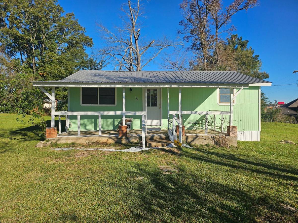 House for rent at 100 Lake St, New Llano, LA 71461