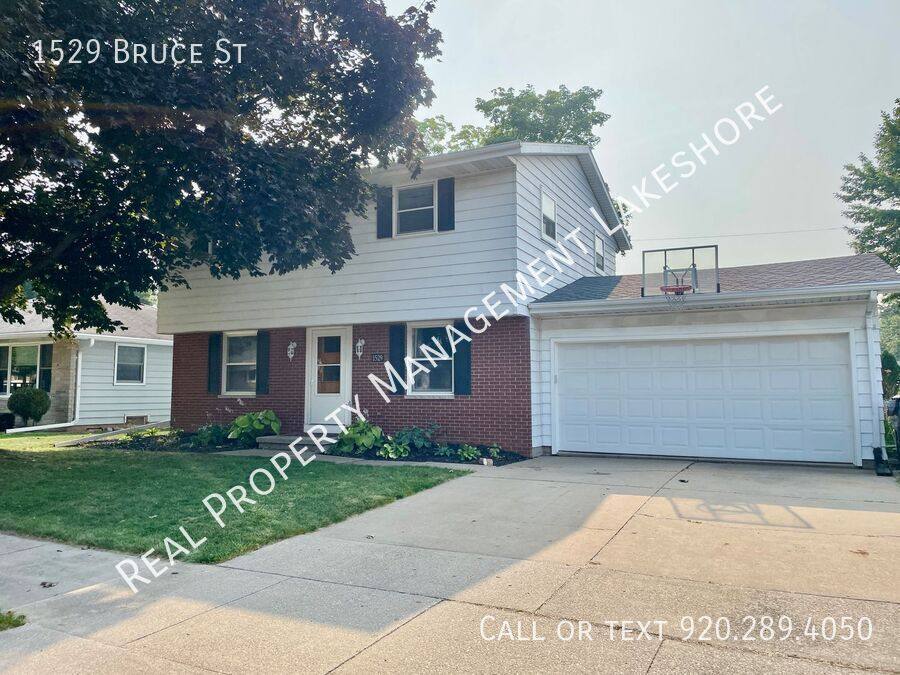 House for rent at 1529 Bruce St, Neenah, WI 54956