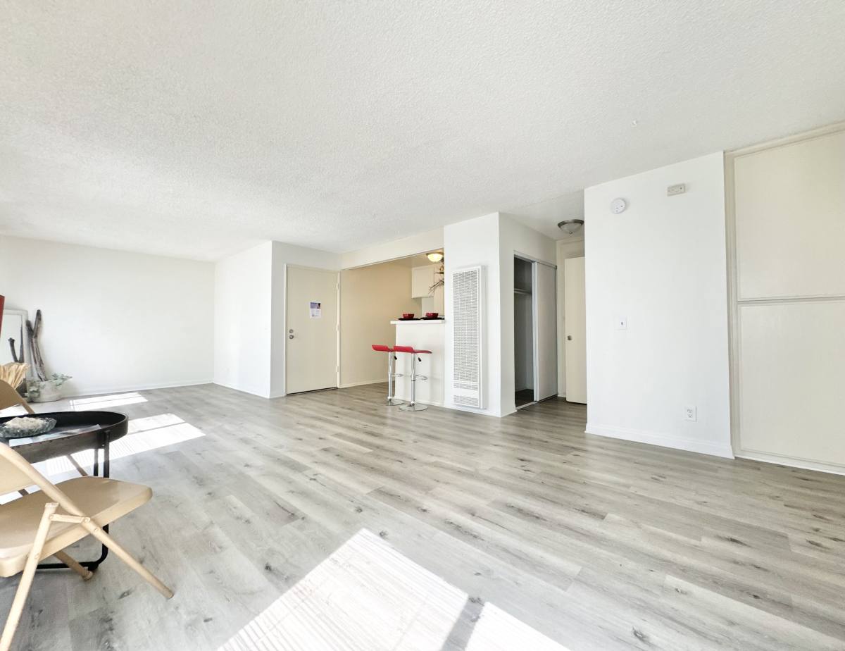 Apartment for rent at 18545 Burbank Blvd #6, Tarzana, CA 91356