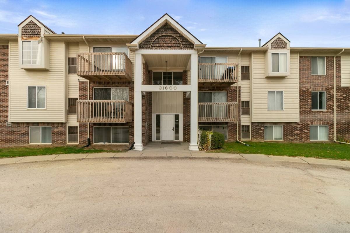 Apartment for rent at 31600 W Nine Mile Rd, Farmington, MI 48336