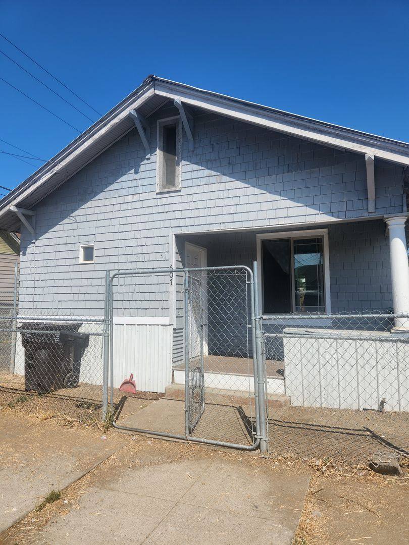 House for rent at 607 E Walnut St, Yakima, WA 98901