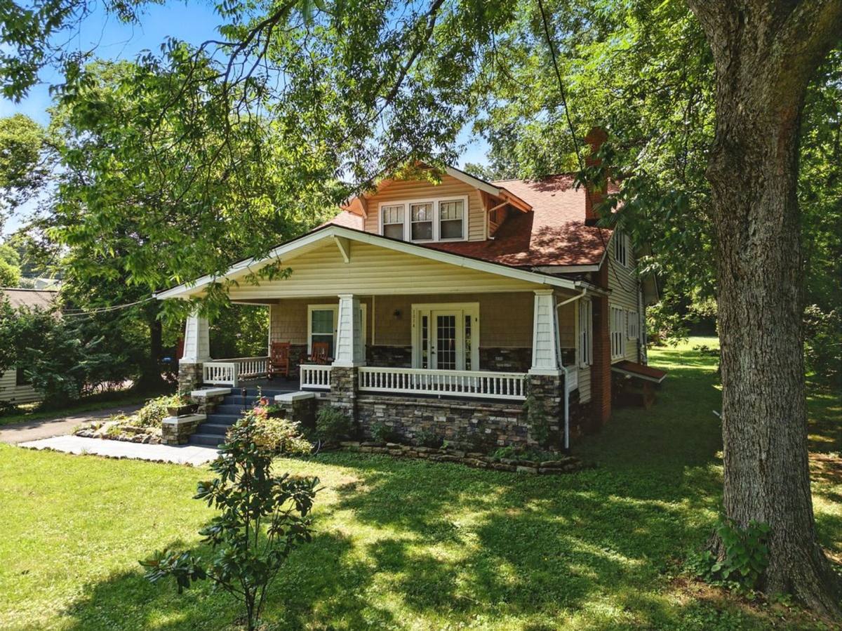 House for rent at 1014 Sevierville Rd, Maryville, TN 37804