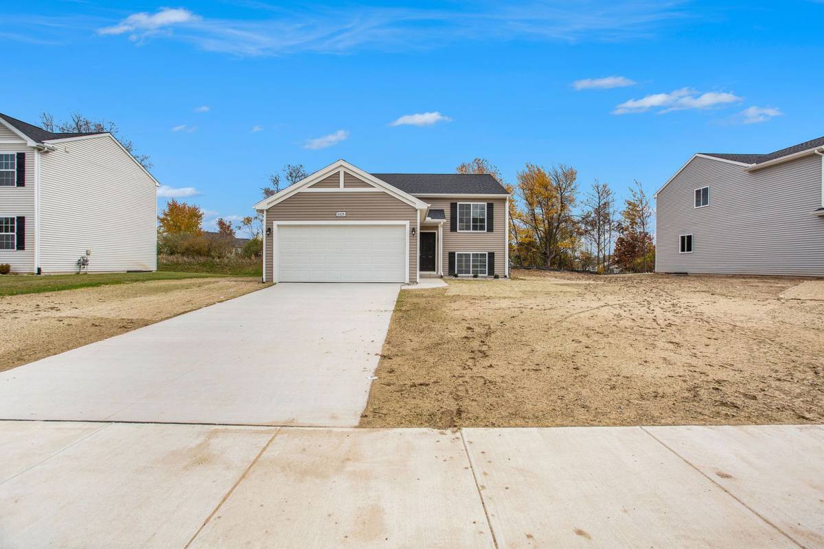 House for rent at 5392 Eagle Glen Ave SW, Wyoming, MI 49509