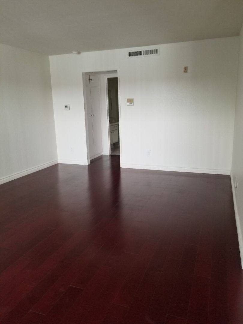 Apartment for rent at 4161 Tujunga Ave, Studio City, CA 91604