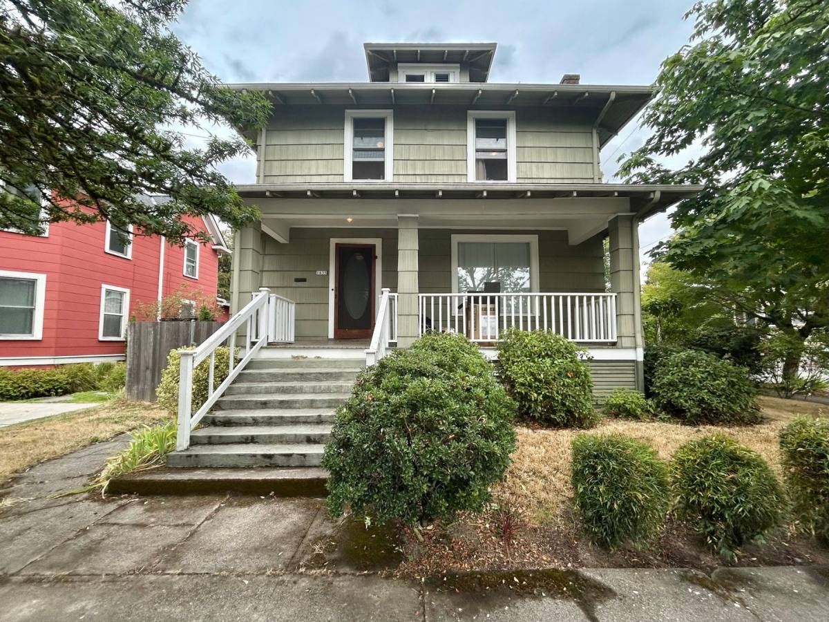 House for rent at 1635 SE Clinton St, Portland, OR 97202