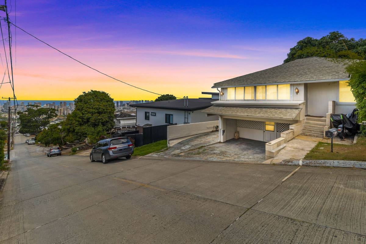 House for rent at 1648 Alencastre St, Honolulu, HI 96816