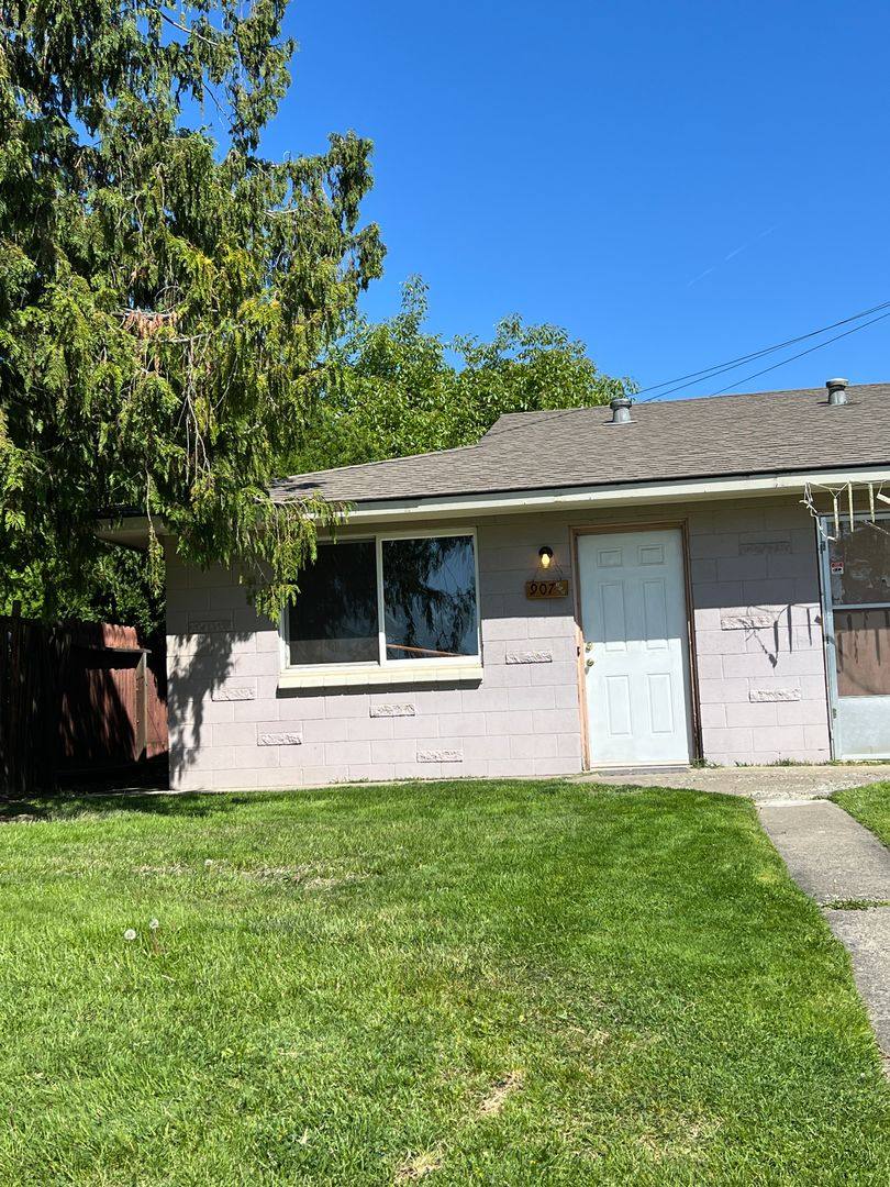 Apartment for rent at 907 W Spruce St, Yakima, WA 98902