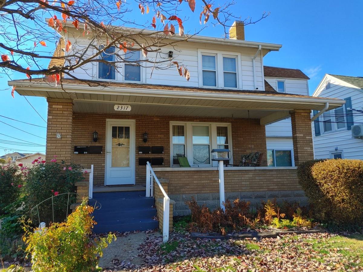 Apartment for rent at 2317 Broad St, Parkersburg, WV 26101