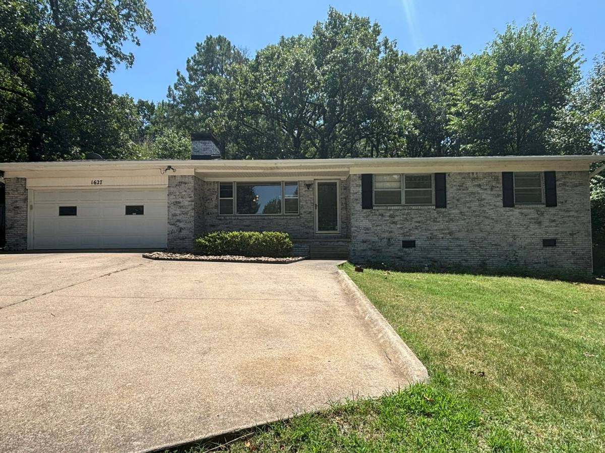 House for rent at 1627 W Wedington Dr, Fayetteville, AR 72701